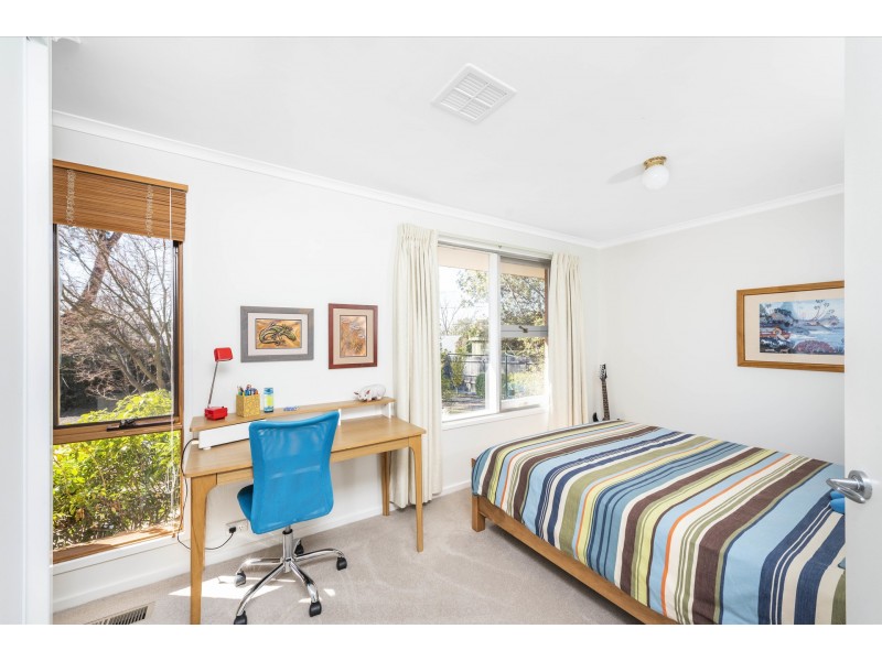 10 Kidston Crescent, Curtin ACT 2605