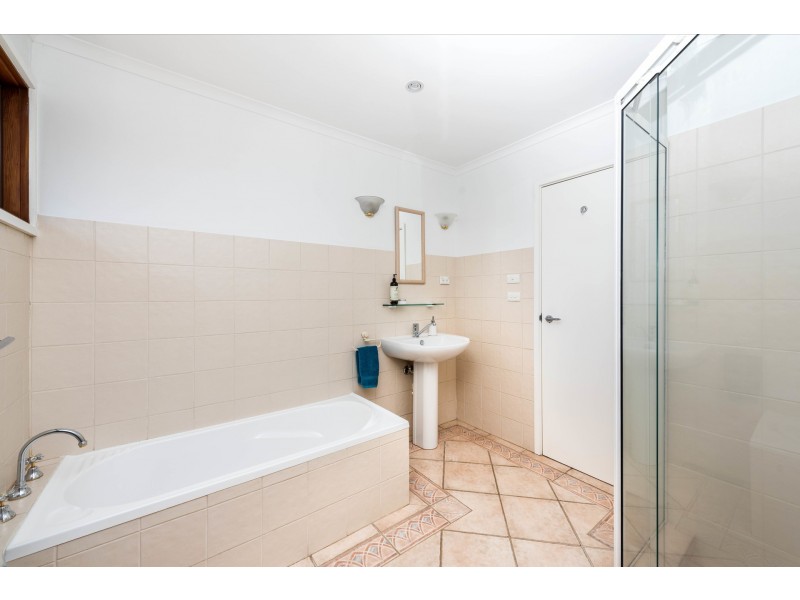 10 Kidston Crescent, Curtin ACT 2605