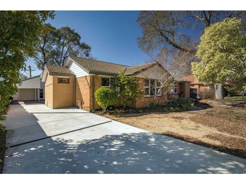 10 Kidston Crescent, Curtin ACT 2605