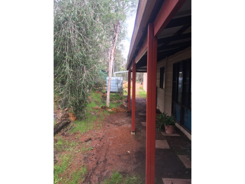 10 Marshwood Place, Sawyers Valley WA 6074