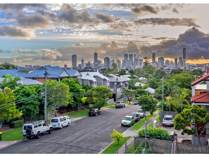 63 Miles Street, Hawthorne QLD 4171