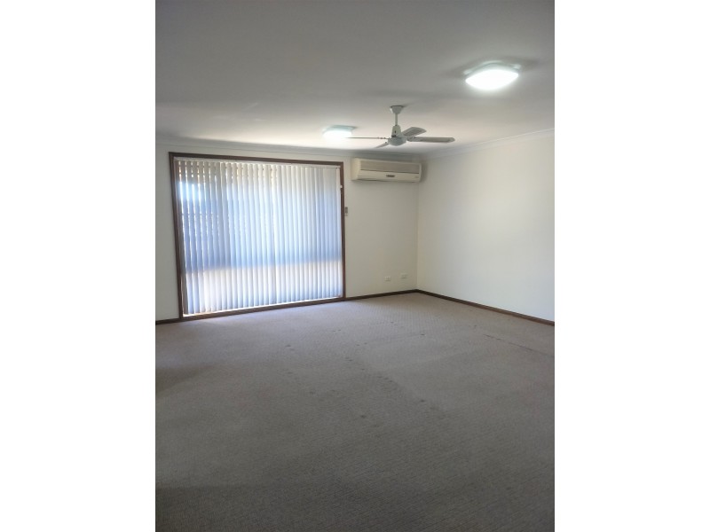 2/44 Regal Way, Valentine NSW 2280