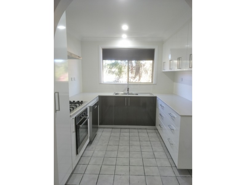 2/44 Regal Way, Valentine NSW 2280