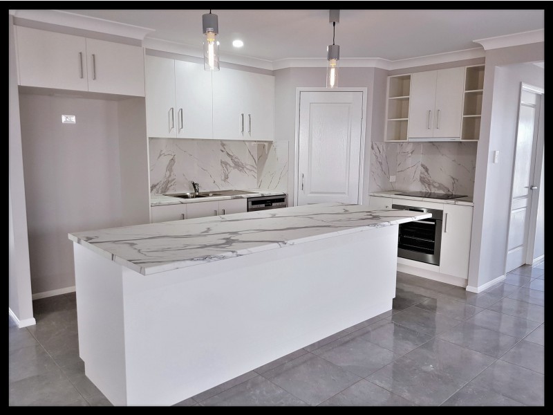 1/6 Farrer Street, Cranley QLD 4350