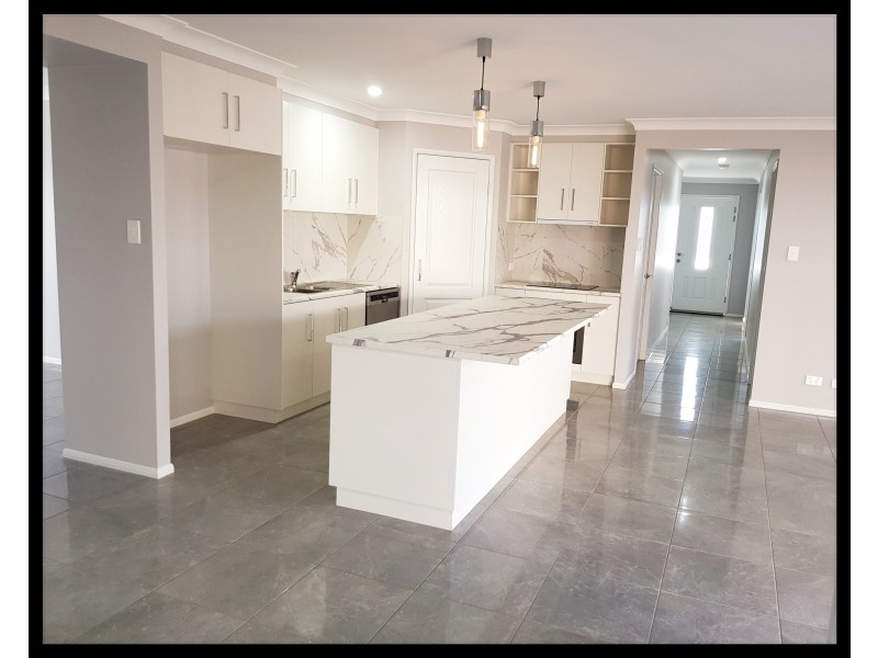 1/6 Farrer Street, Cranley QLD 4350