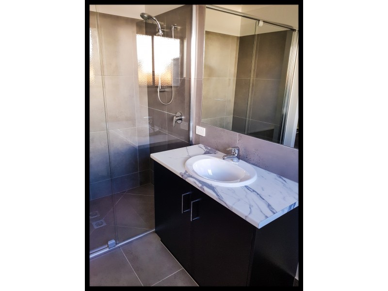 2//6 Farrer Street, Cranley QLD 4350