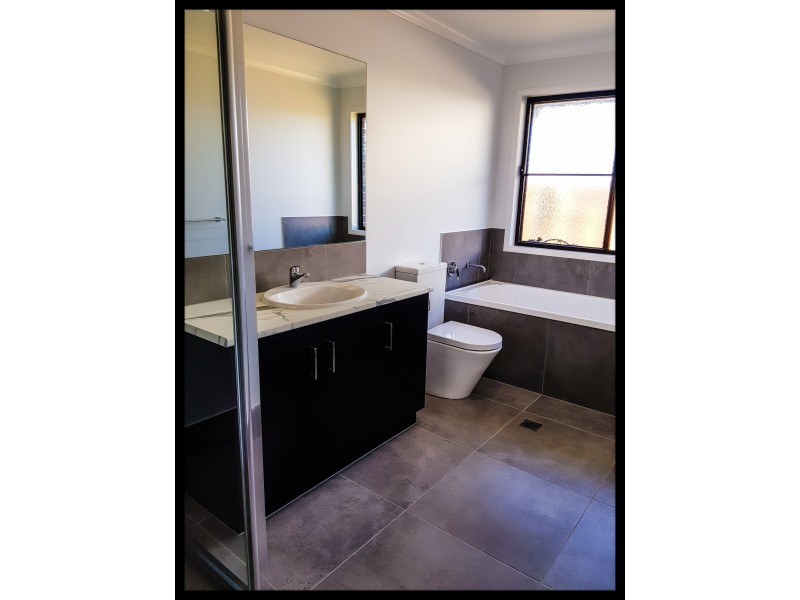 2//6 Farrer Street, Cranley QLD 4350