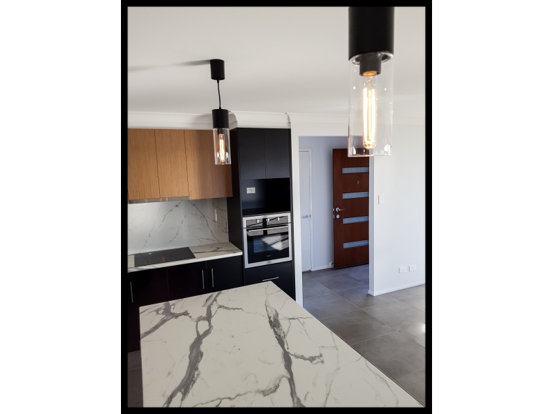 2//6 Farrer Street, Cranley QLD 4350