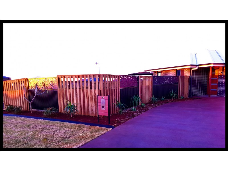 2//6 Farrer Street, Cranley QLD 4350