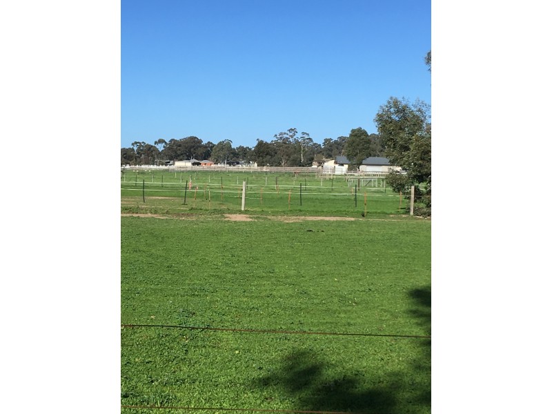 64 Ross St, Bendigo VIC 3550