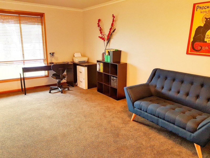 16 Rudge Close, Happy Valley SA 5159