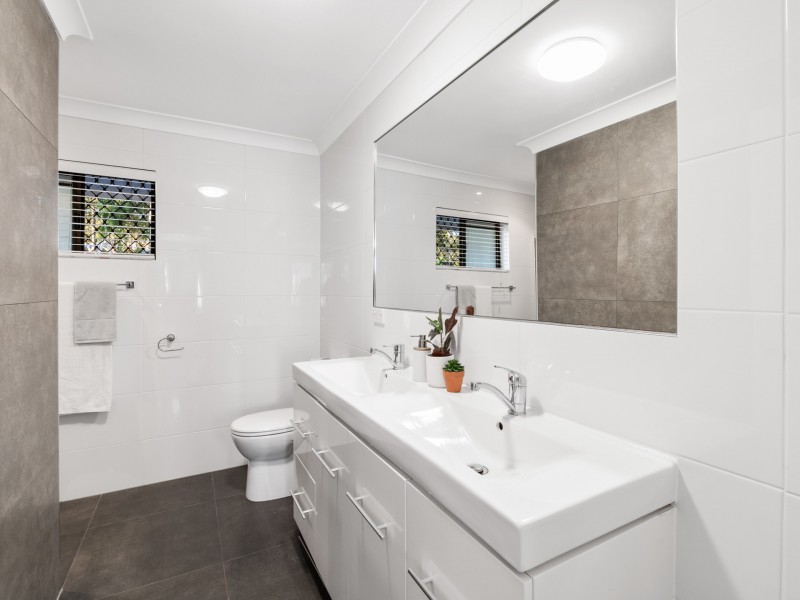 11 Hibbertia Court, Springwood QLD 4127