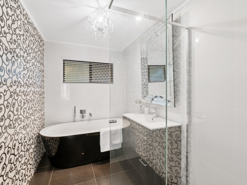 11 Hibbertia Court, Springwood QLD 4127
