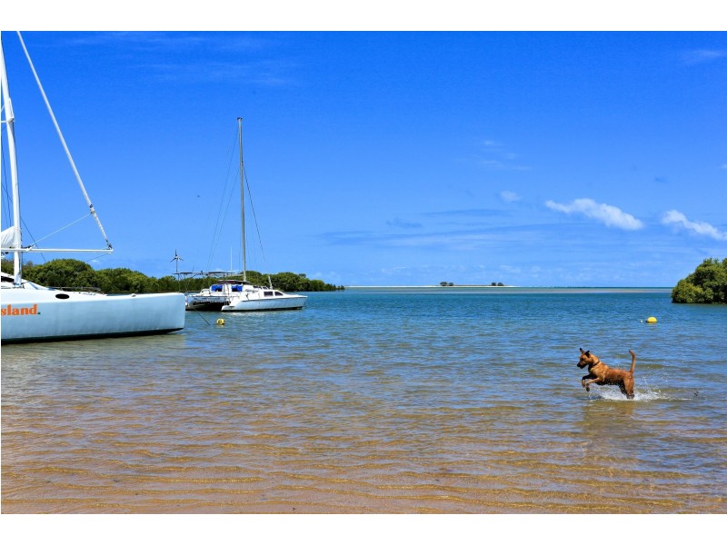 92 Melcer Road, Elliott Heads QLD 4670