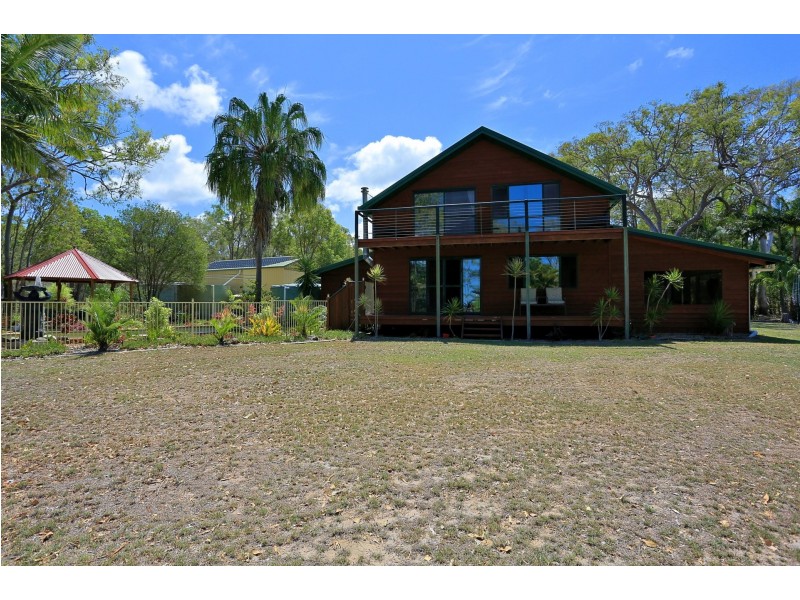 92 Melcer Road, Elliott Heads QLD 4670