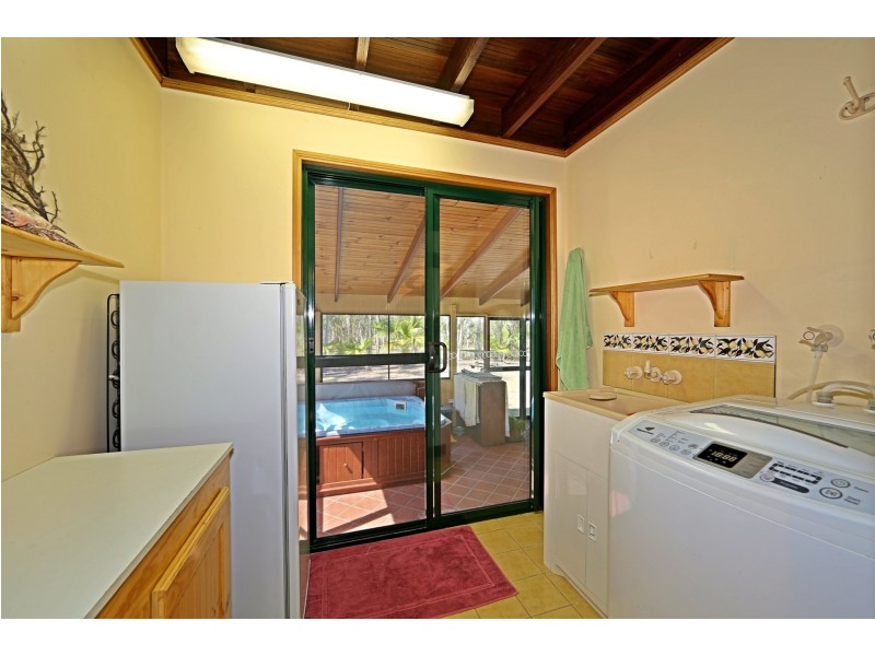 92 Melcer Road, Elliott Heads QLD 4670