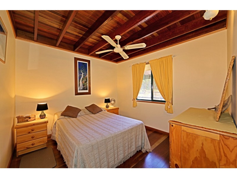 92 Melcer Road, Elliott Heads QLD 4670