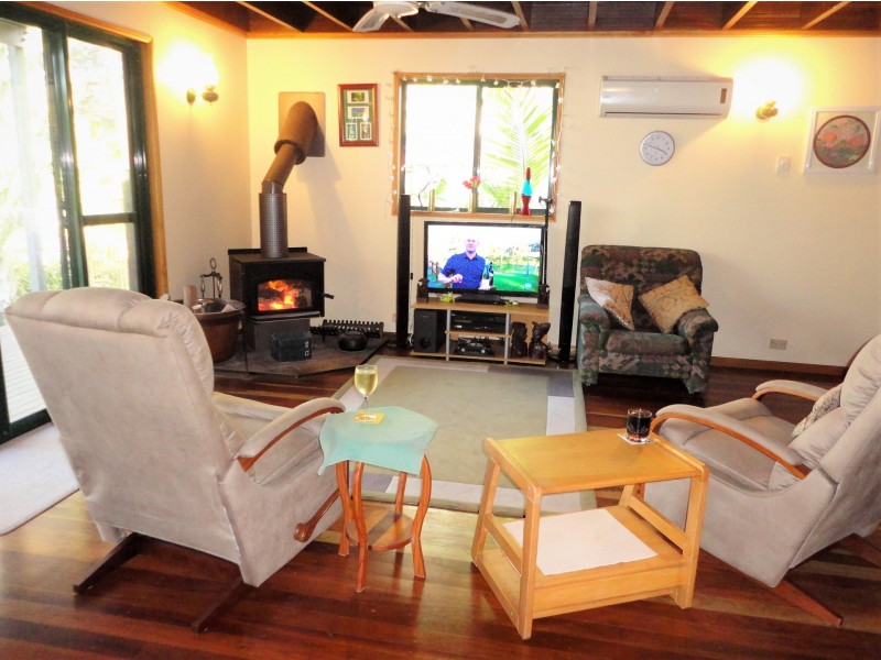 92 Melcer Road, Elliott Heads QLD 4670