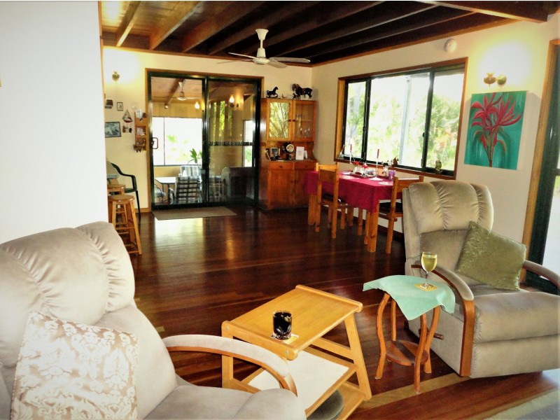 92 Melcer Road, Elliott Heads QLD 4670