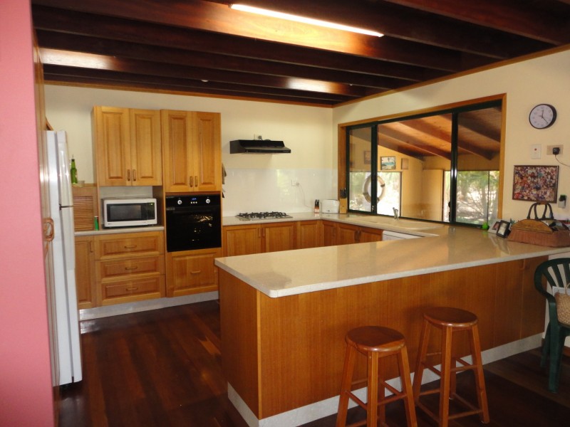 92 Melcer Road, Elliott Heads QLD 4670