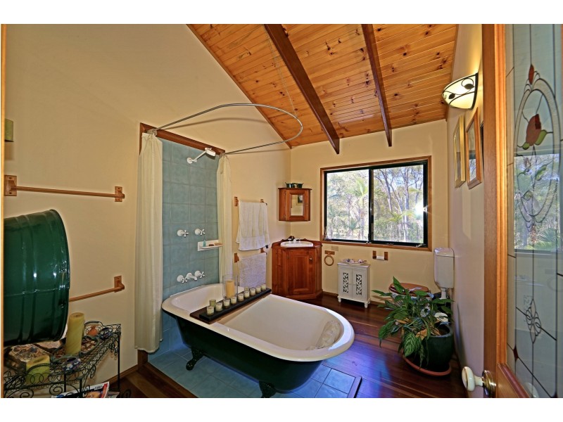 92 Melcer Road, Elliott Heads QLD 4670