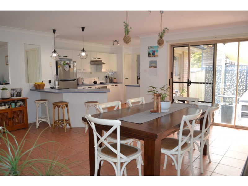 13 EDWARD AVE, Kings Point NSW 2539