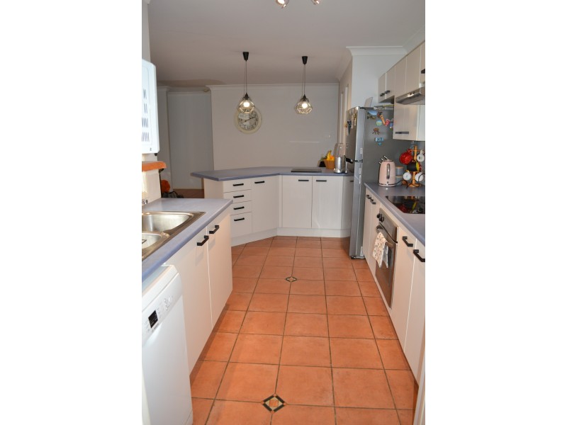 13 EDWARD AVE, Kings Point NSW 2539