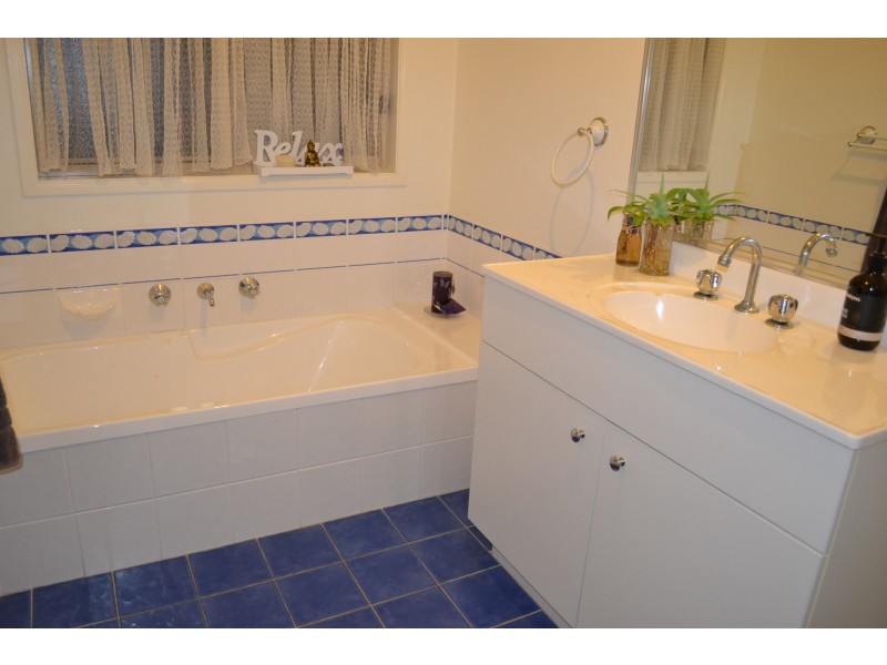 13 EDWARD AVE, Kings Point NSW 2539