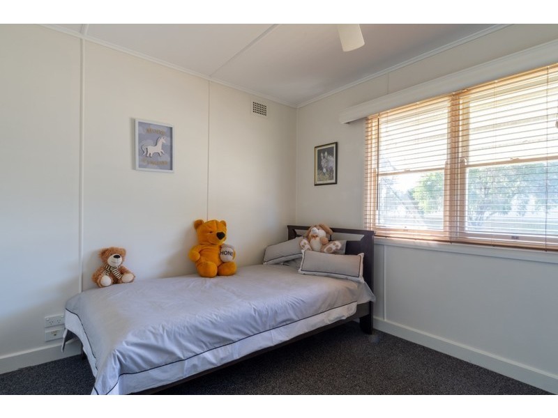 15 Railway Street, Cessnock NSW 2325