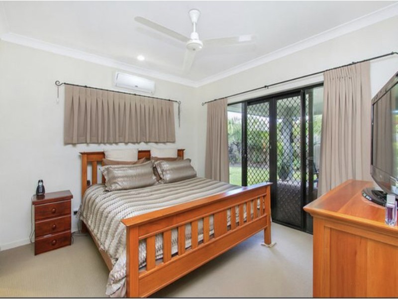 8 Moojeeba Way, Trinity Park QLD 4879