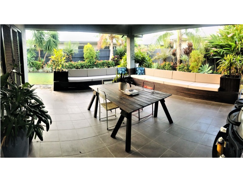 8 Moojeeba Way, Trinity Park QLD 4879