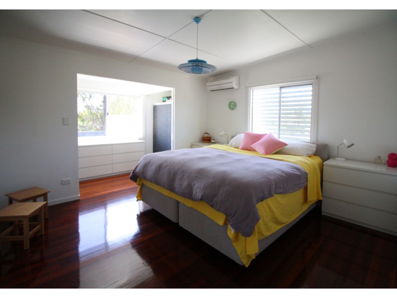 7 Ambrose St, Brighton QLD 4017