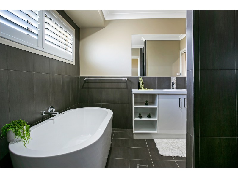 13 Windmill Drive, Moore Creek NSW 2340