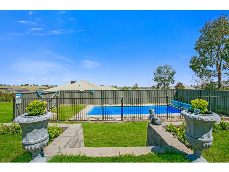 13 Windmill Drive, Moore Creek NSW 2340