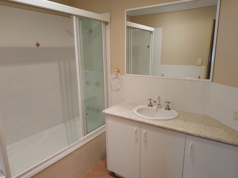 2/14 Phillip Street, Labrador QLD 4215