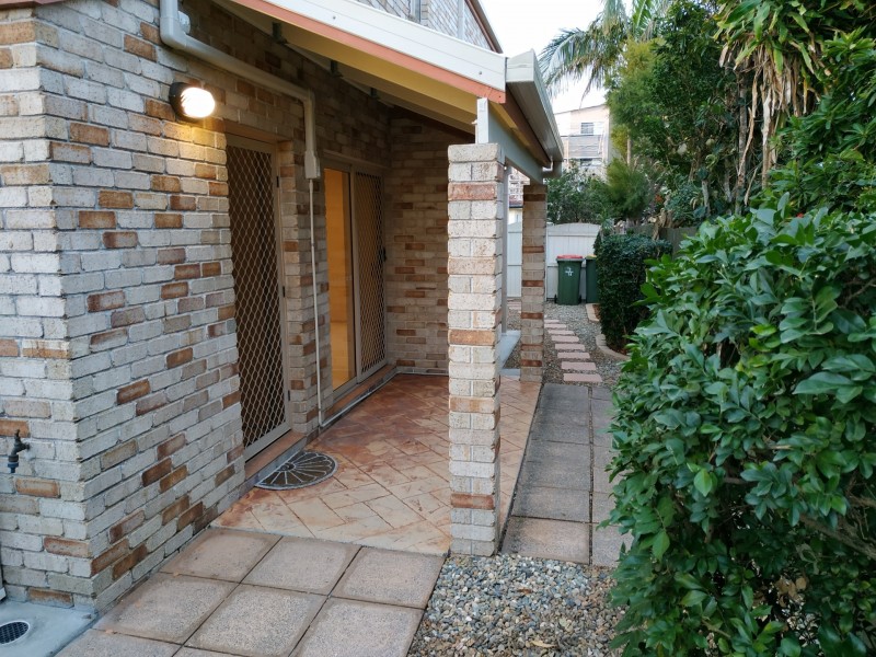 2/14 Phillip Street, Labrador QLD 4215