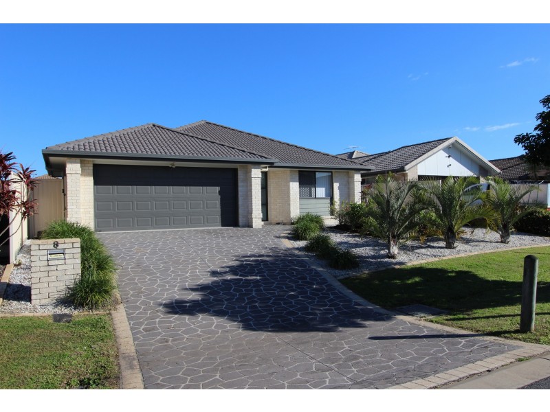 8 Sasha St, Wynnum West QLD 4178