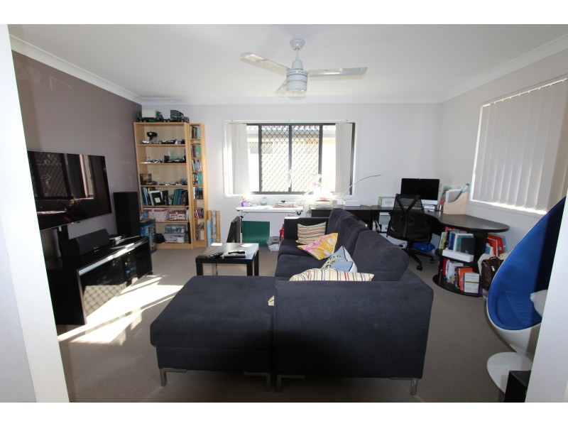 8 Sasha St, Wynnum West QLD 4178