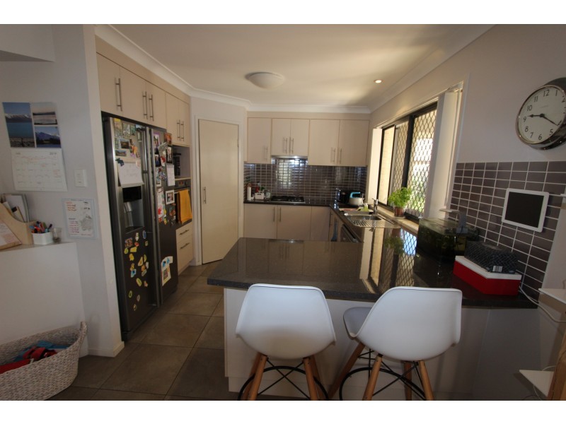 8 Sasha St, Wynnum West QLD 4178