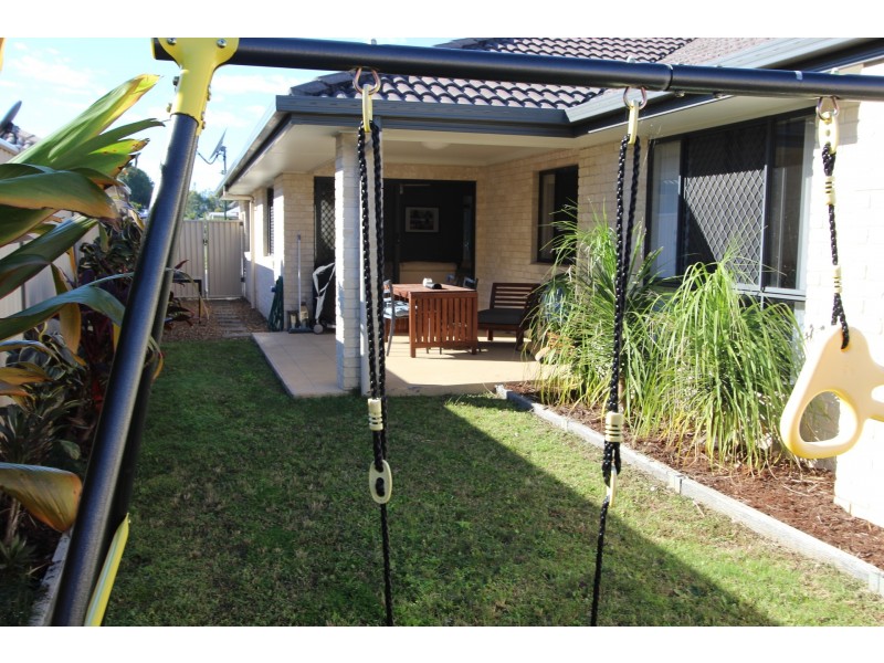 8 Sasha St, Wynnum West QLD 4178