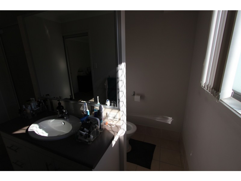 8 Sasha St, Wynnum West QLD 4178