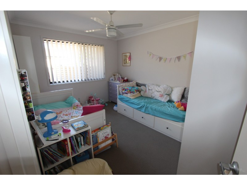 8 Sasha St, Wynnum West QLD 4178