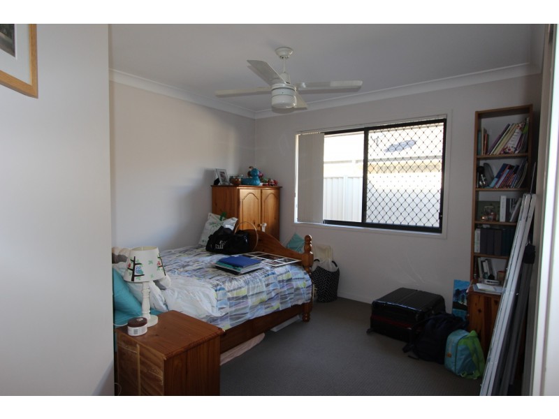 8 Sasha St, Wynnum West QLD 4178