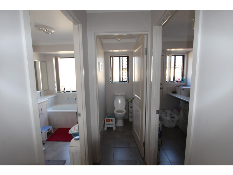 8 Sasha St, Wynnum West QLD 4178