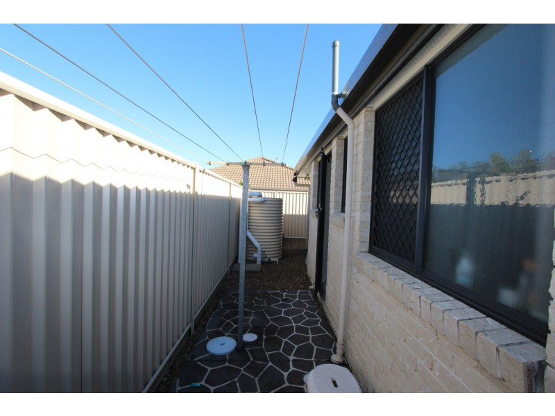 8 Sasha St, Wynnum West QLD 4178