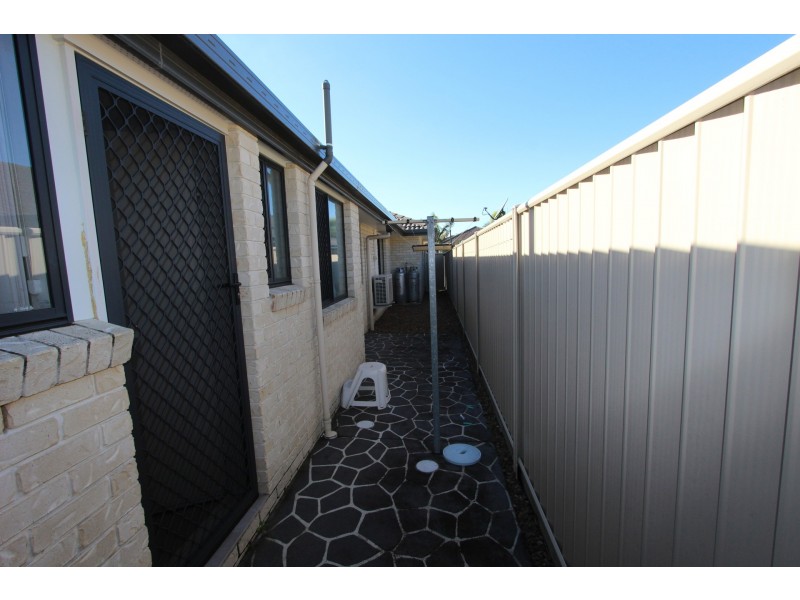 8 Sasha St, Wynnum West QLD 4178