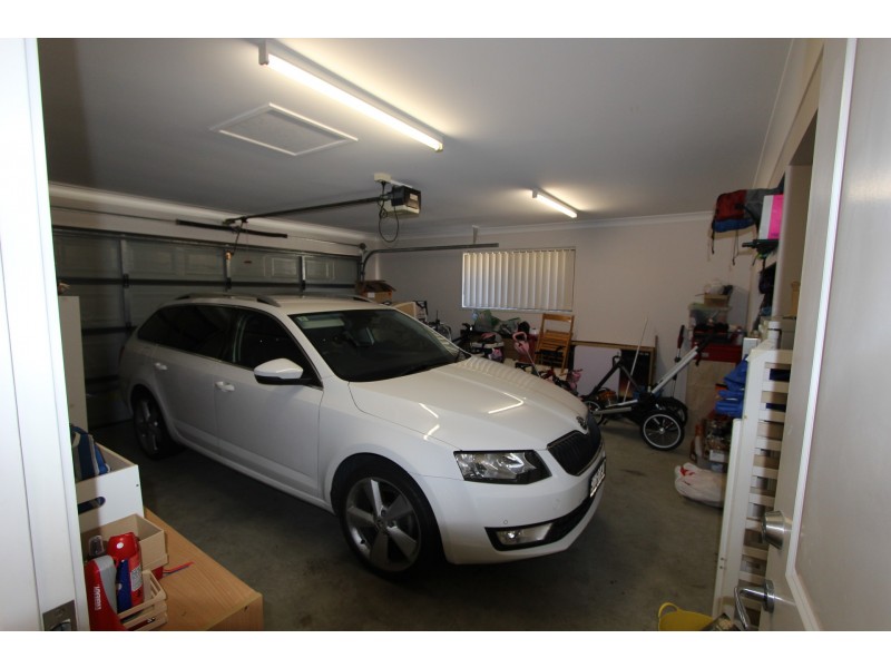 8 Sasha St, Wynnum West QLD 4178