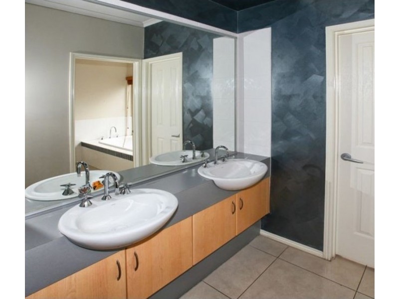 52 Burniston Avenue, Craigieburn VIC 3064