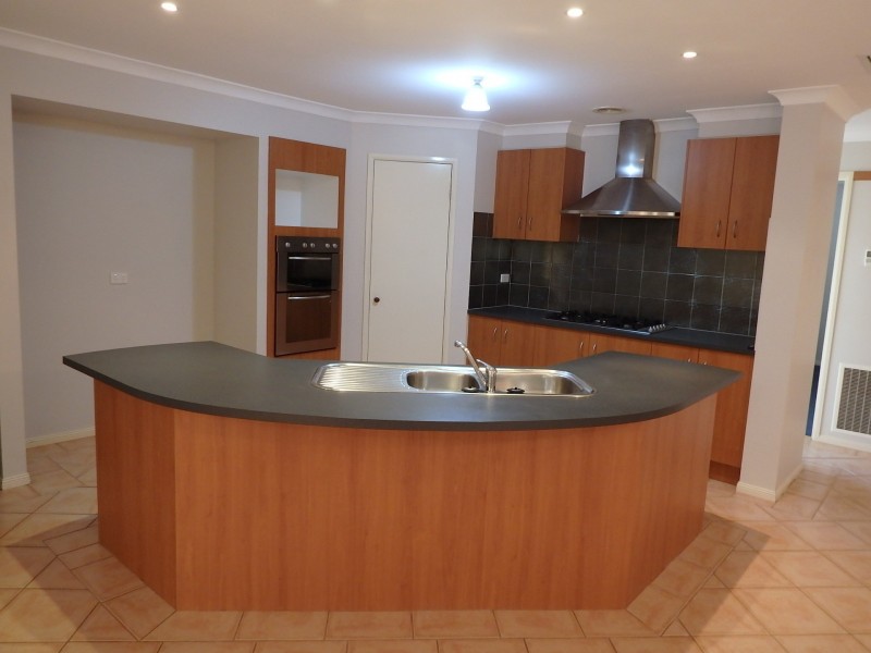 6 Yankos Drive, Werribee VIC 3030