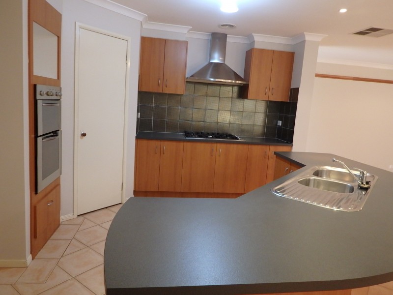 6 Yankos Drive, Werribee VIC 3030